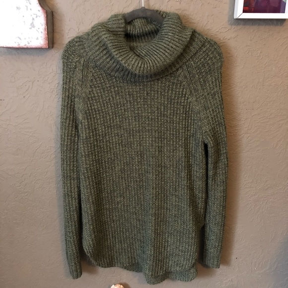 Sweaters - Hunter Green Sweater